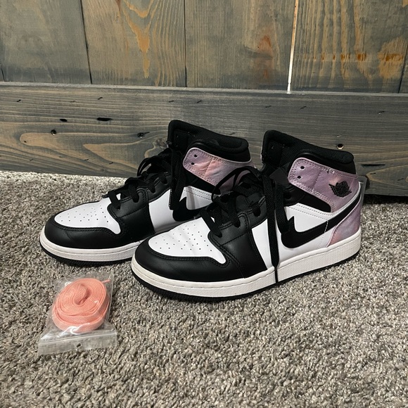 🚨 ONLY TODAY! REDUCED PRICE Air Jordan’s - US 7Y OR US W8- Excellent condition! - Picture 1 of 6